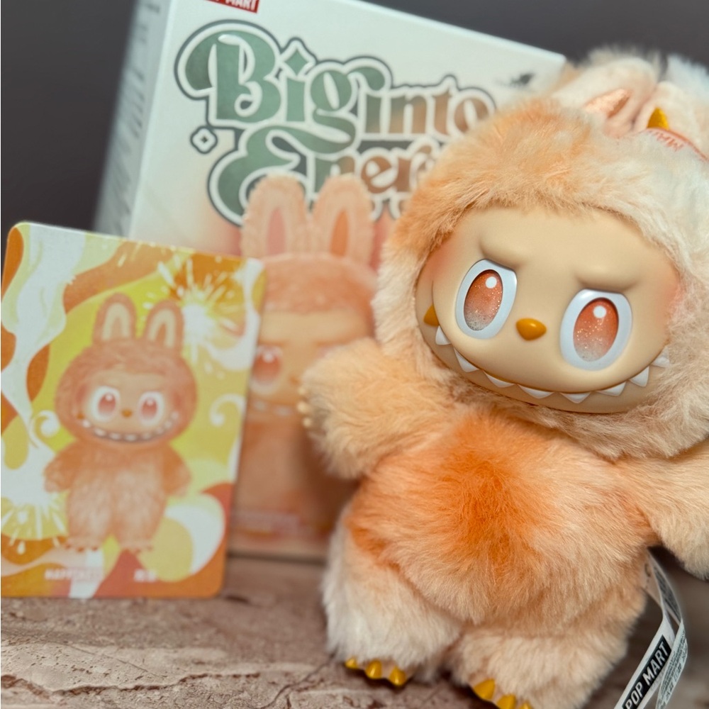 AUTHENTIC NEW Pop Mart LABUBU Big Into
Energy Vinyl Plush - HAPPINESS